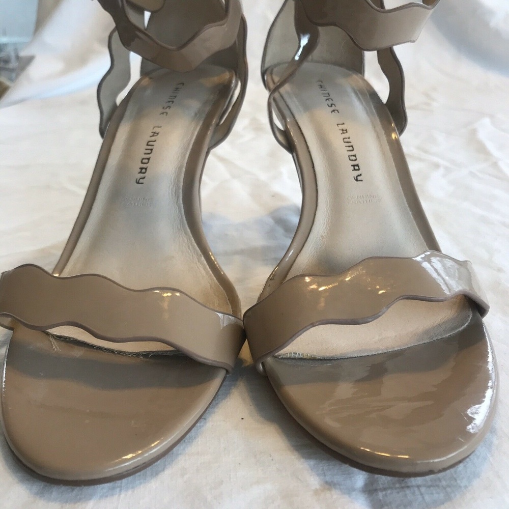 Chinese Laundry 9M Patent Leather Tan 3” Heel EUC - Picture 4 of 8